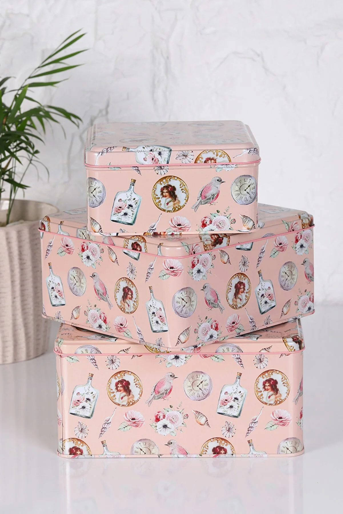 1_org_zoom(3) 3'lü Set Vintage Portre ve Nostalji Temalı Metal Teneke Kutu | Dekoratif Saklama Seti - Görsel 1